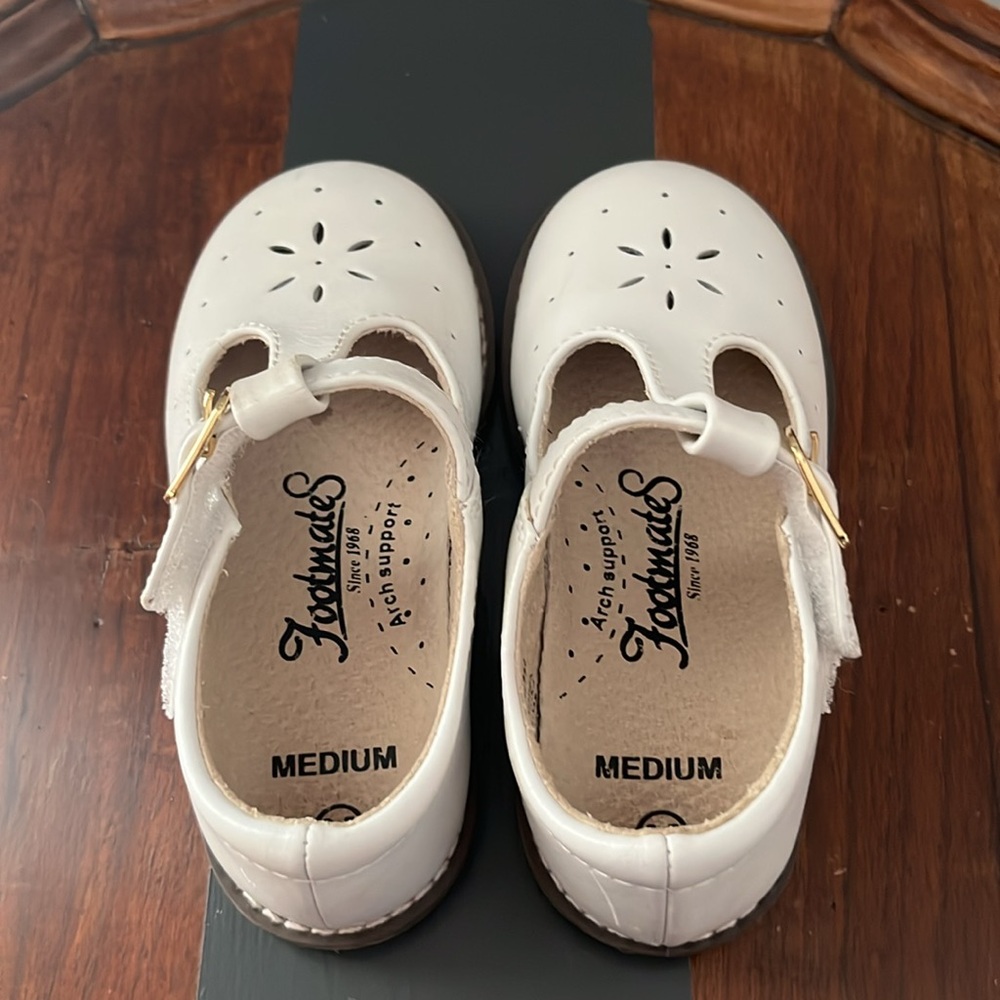 Footmates Sherry Mary Jane shoe. Kids size 8.5.